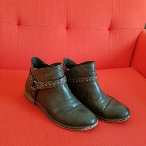 Roxy dark brown Ankle boots.